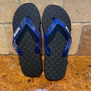 Local flip-flop slippers Hawaiian size 10. Women’s shoe size US-7